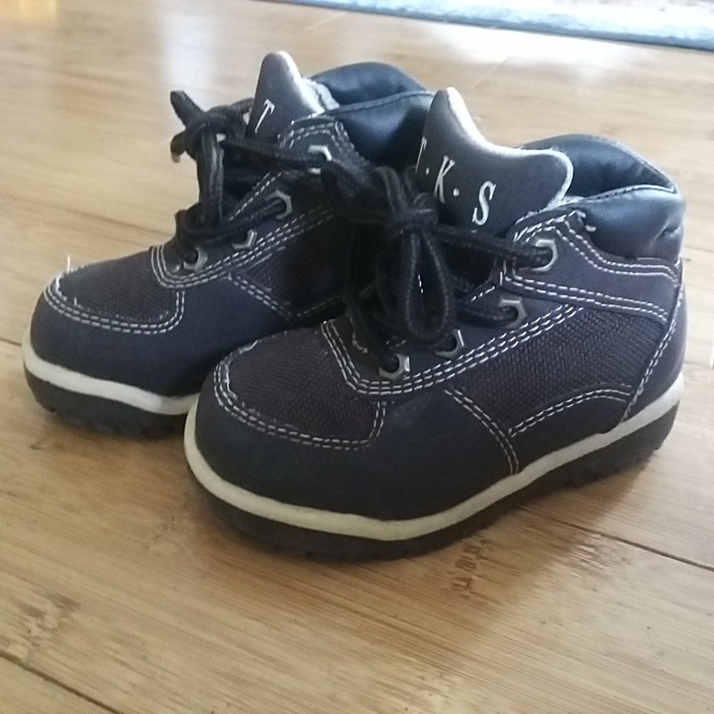 Toddler boys size 5 boots